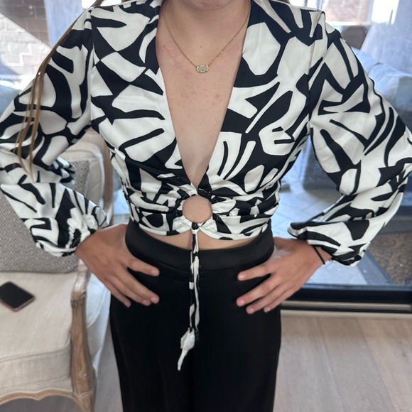 Caroline Constas Black & White Retro Top & Black Pants Set - Picture 10 of 11